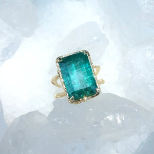 Elisabeth Bell Aura Emerald Ring
